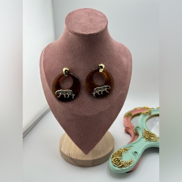 Anthropologie Gold Panthere Resin Brown Elegant Earrings - Picture 4 of 15